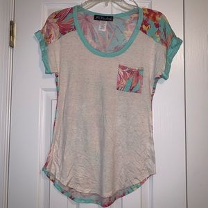 Women’s Floral Shirt With Front Pocket